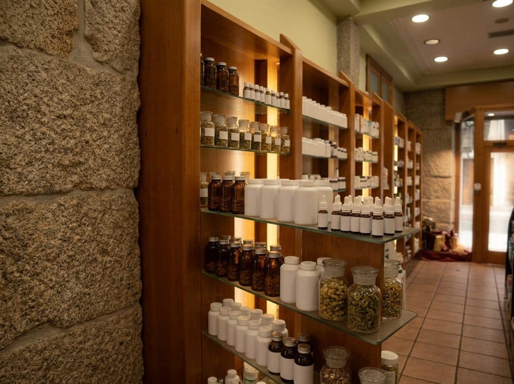 Complementos naturales para dormir mejor en herboristería de Ourense